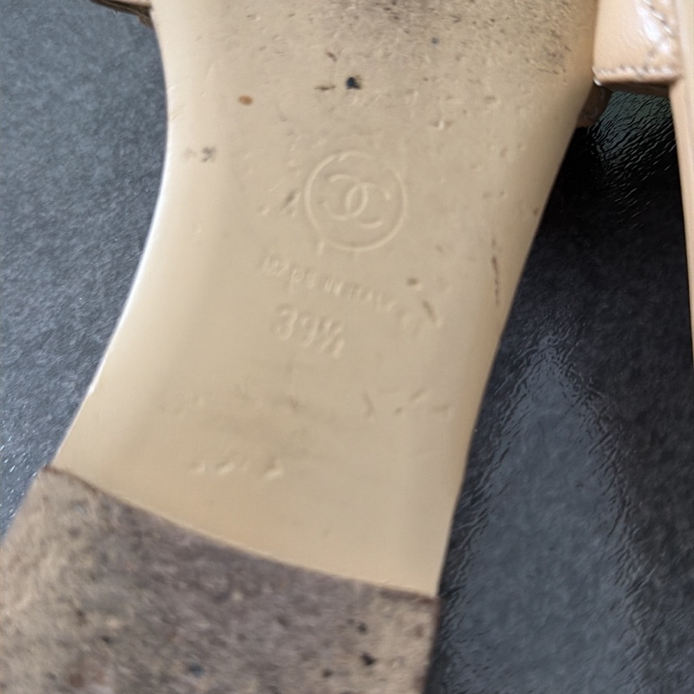 Chanel summer sandals with turn lock chanel logo. Size 39.5 - Picture 7 of 7